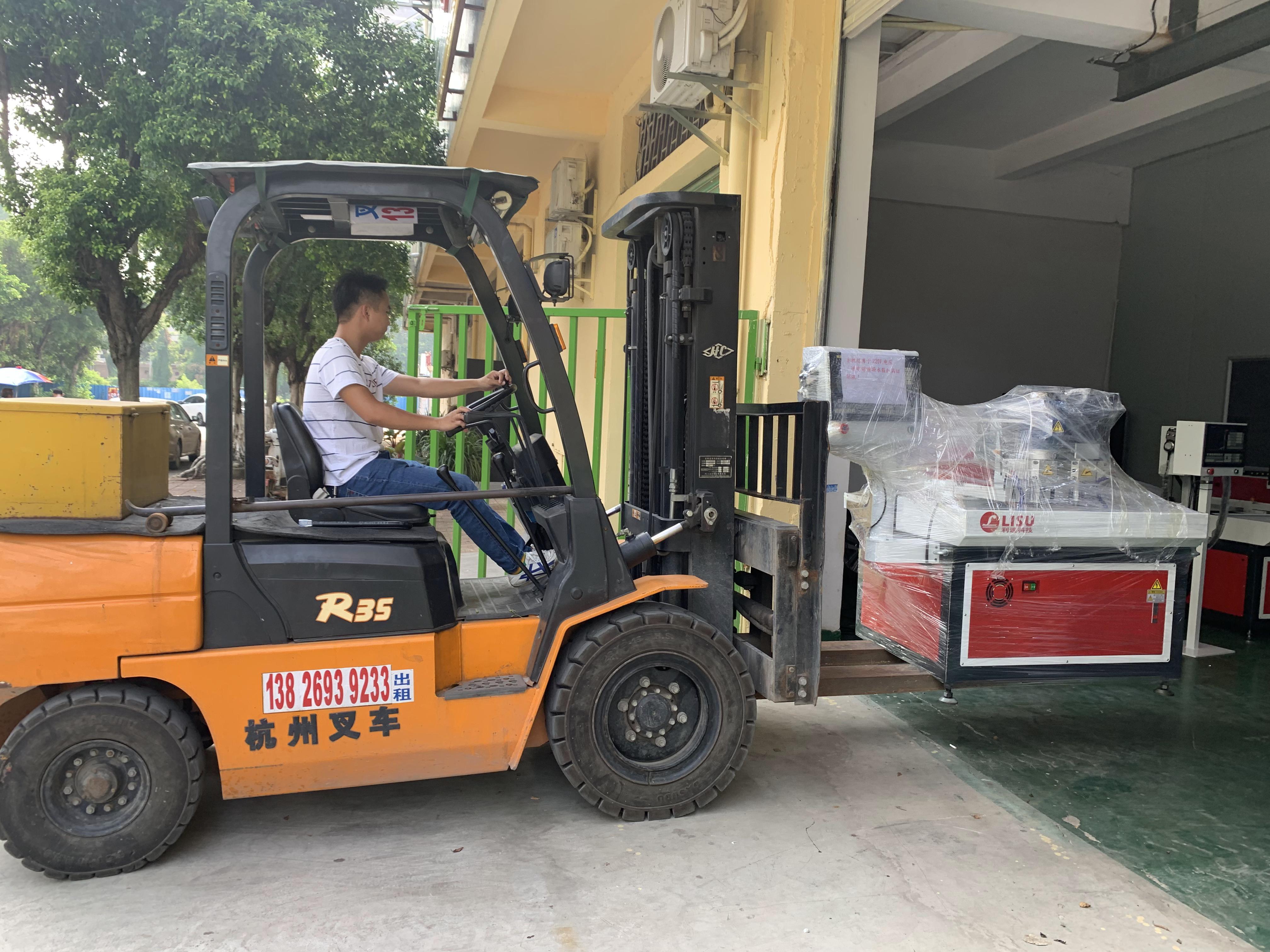 新研發(fā)小型鉆孔攻牙機(jī)出貨深圳！